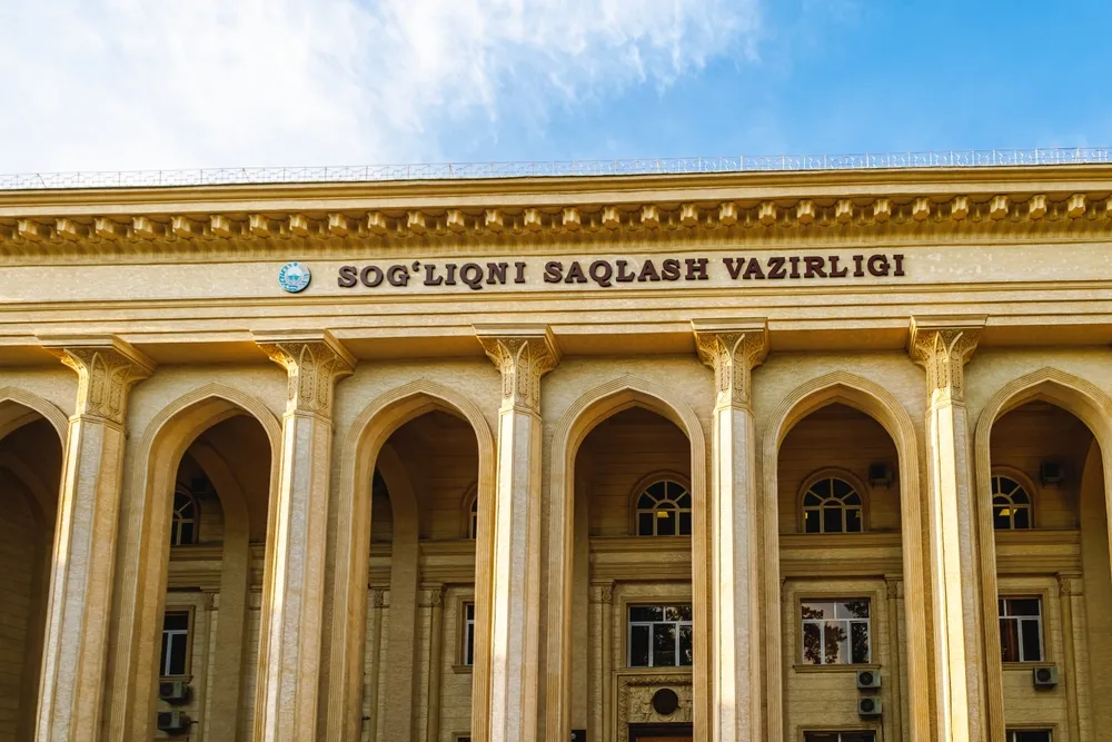 The building of the Minister of Health Sog'liqni Saqlash Vazirligi